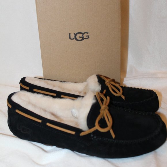NIB UGG WOMEN'S DAKOTA TIE SUEDE SHEARLING LINED MOCCASSIN SLIPPERS BLACK - Picture 2 of 7